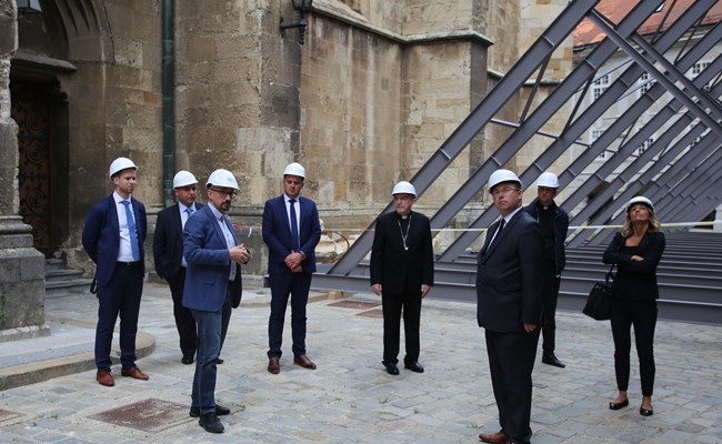Ministar regionalnoga razvoja i fondova Europske unije obišao Katedralu i Nadbiskupski dvor