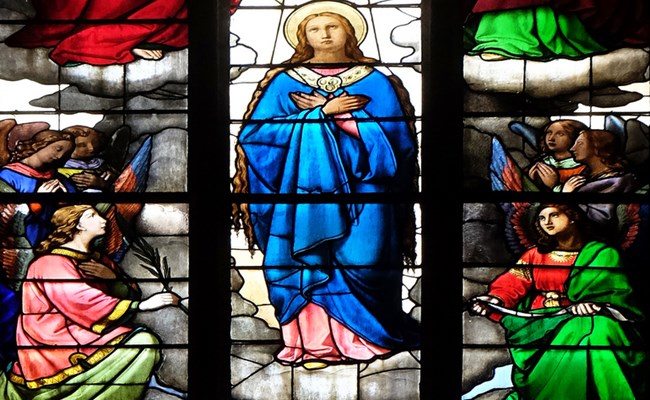 Vitraji zagrebačke katedrale: Uznesenje Blažene Djevice Marije na nebo