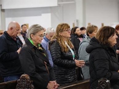 /aktualnosti/2025/12/Slavljena misa za pokojne katedralne služitelje (13).jpg