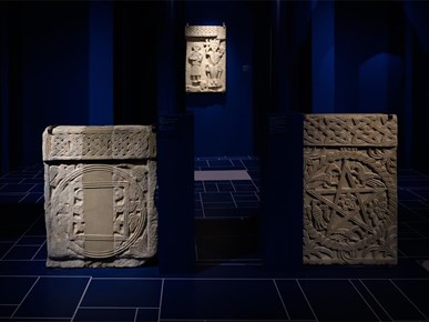 /aktualnosti/2025/Otvorena izložba U početku bijaše kraljevstvo u Galeriji Klovićevi dvori/Otvorena izložba U početku bijaše kraljevstvo u Galeriji Klovićevi dvori (16).jpg