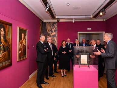 /aktualnosti/2025/Otvorena izložba U početku bijaše kraljevstvo u Galeriji Klovićevi dvori/Otvorena izložba U početku bijaše kraljevstvo u Galeriji Klovićevi dvori (5).jpg