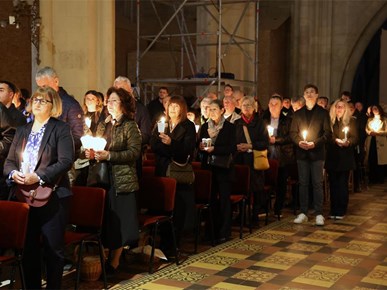 /aktualnosti/2026/B/260404 Nadbiskup Kutleša predvodio Vazmeno bdjenje u Zagrebačkoj katedrali (10).JPG
