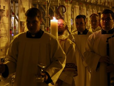 /aktualnosti/2026/B/260404 Nadbiskup Kutleša predvodio Vazmeno bdjenje u Zagrebačkoj katedrali (3).JPG