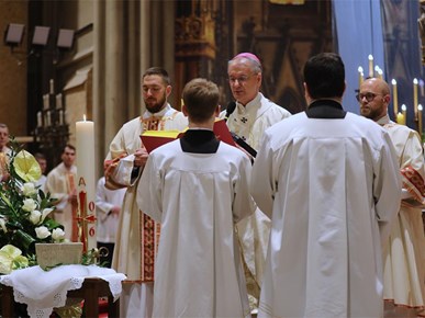 /aktualnosti/2026/B/260404 Nadbiskup Kutleša predvodio Vazmeno bdjenje u Zagrebačkoj katedrali (36).JPG