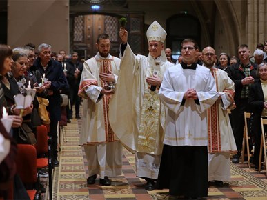 /aktualnosti/2026/B/260404 Nadbiskup Kutleša predvodio Vazmeno bdjenje u Zagrebačkoj katedrali (38).JPG