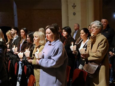 /aktualnosti/2026/B/260404 Nadbiskup Kutleša predvodio Vazmeno bdjenje u Zagrebačkoj katedrali (6).JPG