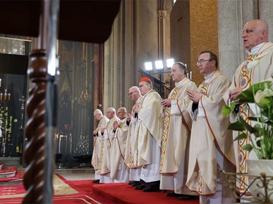 /aktualnosti/2026/B/260405 Nadbiskup Kutleša predvodio misu na Uskrs (11).JPG