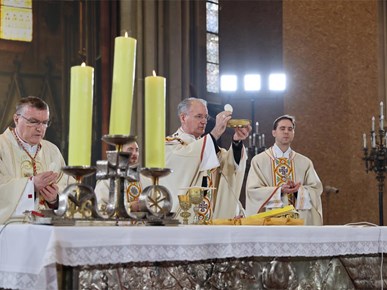 /aktualnosti/2026/B/260405 Nadbiskup Kutleša predvodio misu na Uskrs (19).JPG