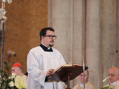 /aktualnosti/2026/B/260405 Nadbiskup Kutleša predvodio misu na Uskrs (25).JPG