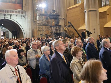 /aktualnosti/2026/B/260405 Nadbiskup Kutleša predvodio misu na Uskrs (8).JPG