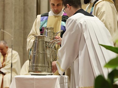 /aktualnosti/2026/B/Nadbiskup Kutleša predvodio Misu posvete ulja u Zagrebačkoj katedrali (17).JPG